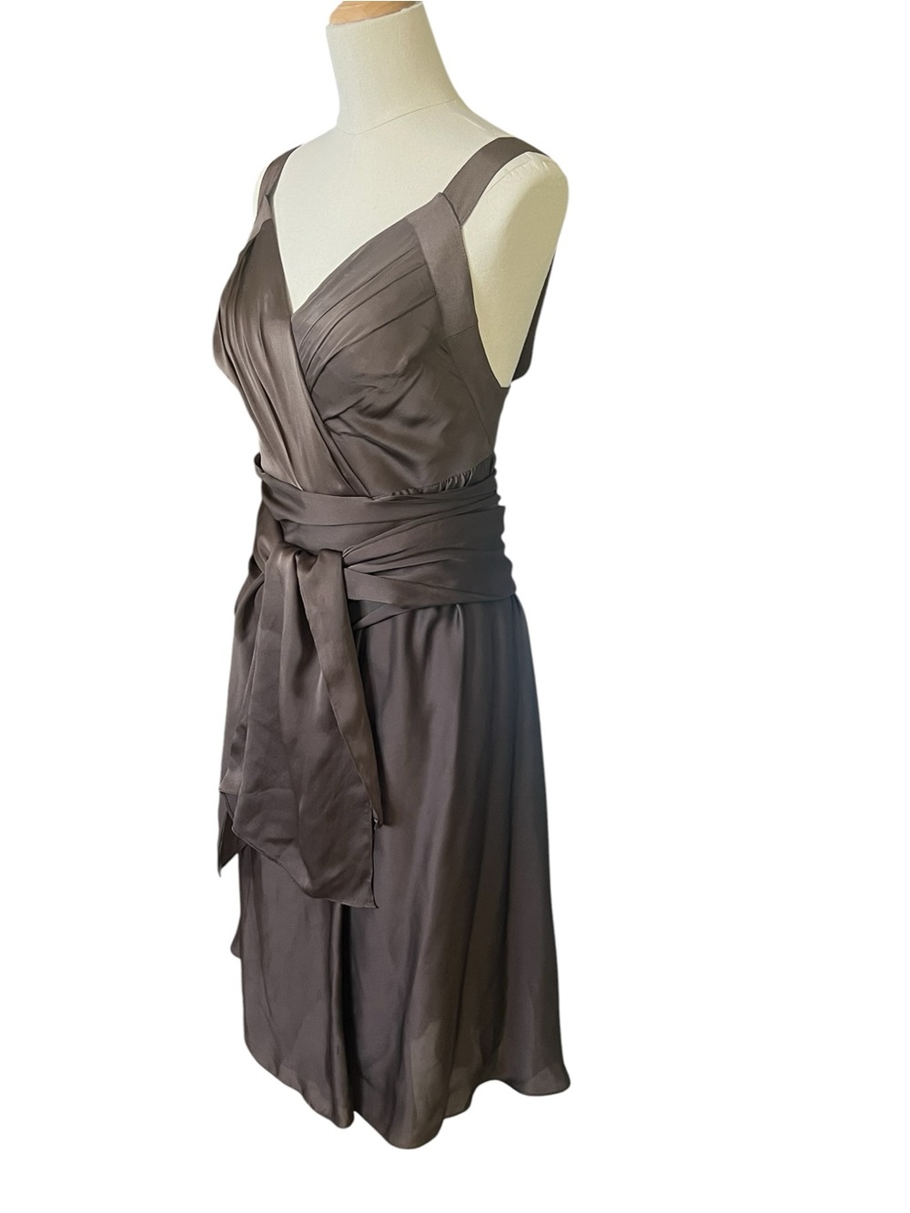 Carolina Herrera brown Taupe silk/Satin V-Neck Midi Dress with Wrap Waist sz8 - Picture 4 of 8